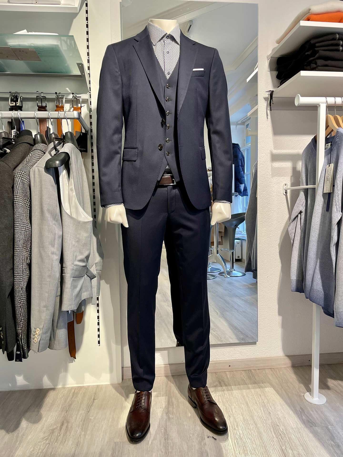 Joop! Anzug mit Weste – Eleganter Herbst-Look 2024