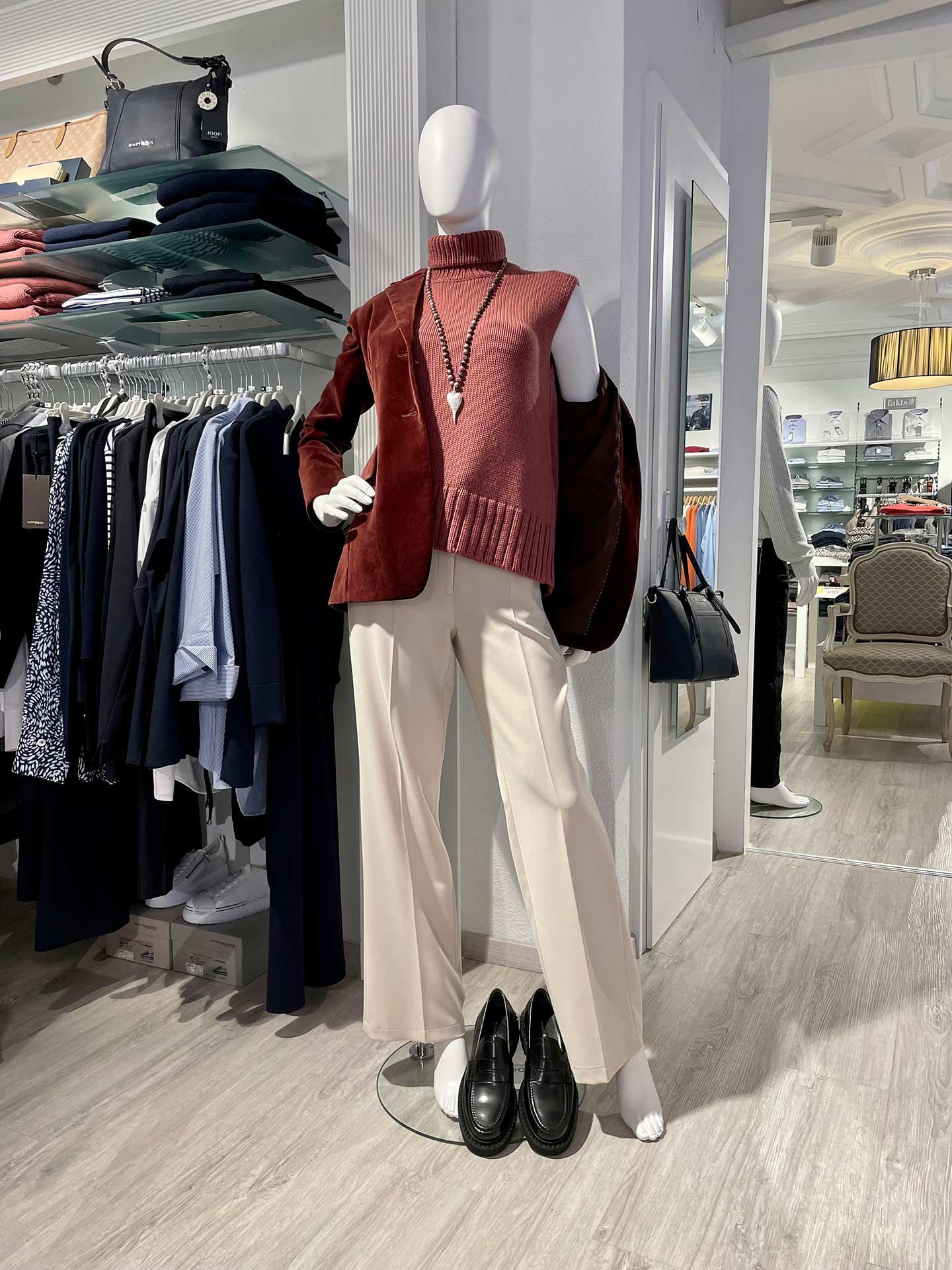 Samt-Blazer und Jerseyhose – Windsor Herbst 2024