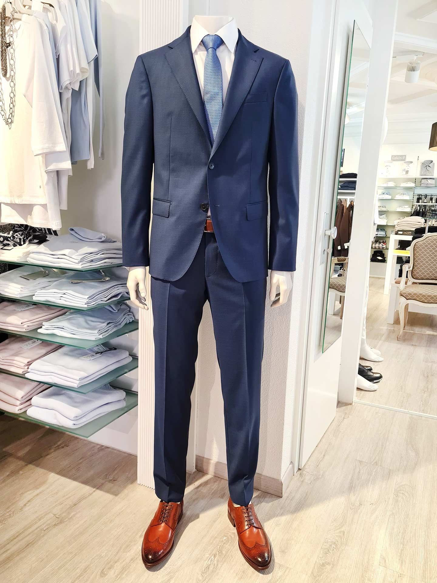 Business-Herbstlook mit Baukastenanzug von Baldessarini